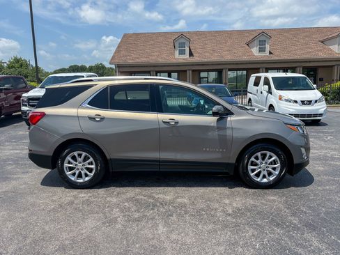 Used 2018 Chevrolet Equinox LT w/ Sun & Infotainment Package FWD image 17