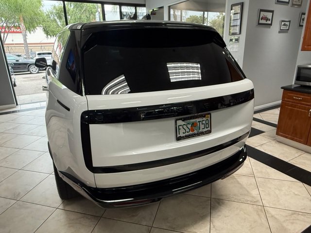 Used 2024 Land Rover Range Rover Long Wheelbase SE AWD/4WD image 11