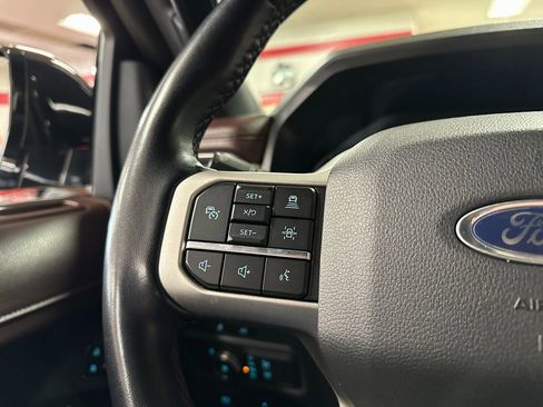 Used 2022 Ford Expedition Limited image 18