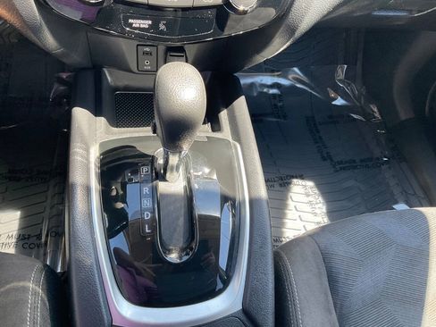 Used 2015 Nissan Rogue SV w/ SV Premium Package FWD image 18