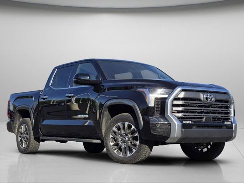 Used 2025 Toyota Tundra Limited AWD/4WD image 2
