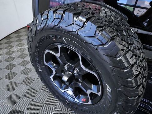 Used 2023 Jeep Wrangler Unlimited Rubicon w/ Cold Weather Group AWD/4WD image 11