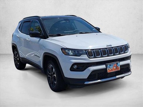 Used 2023 Jeep Compass Limited image 3