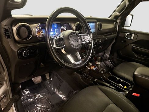 Used 2020 Jeep Gladiator Sport w/ Quick Order Package 24S image 9