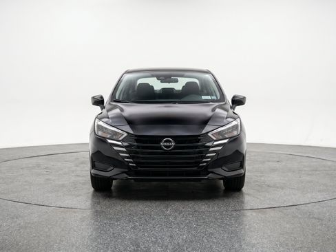 Used 2025 Nissan Versa SV FWD image 2