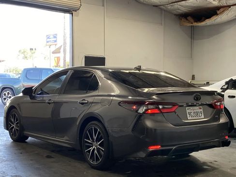 Used 2023 Toyota Camry SE image 2