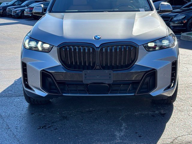 Used 2024 BMW X5 xDrive40i w/ M Sport Package AWD/4WD image 2