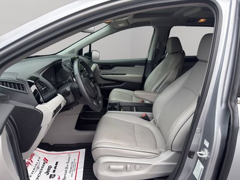 Used 2023 Honda Odyssey Elite image 4