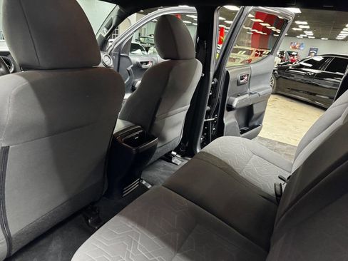 Used 2018 Toyota Tacoma TRD Sport AWD/4WD image 39