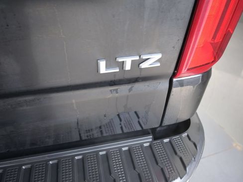 Used 2021 Chevrolet Silverado 1500 LTZ w/ LTZ Premium Package AWD/4WD image 17