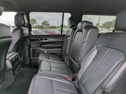 Used 2024 Jeep Wagoneer L Series III w/ Flexible Seating Group image 15