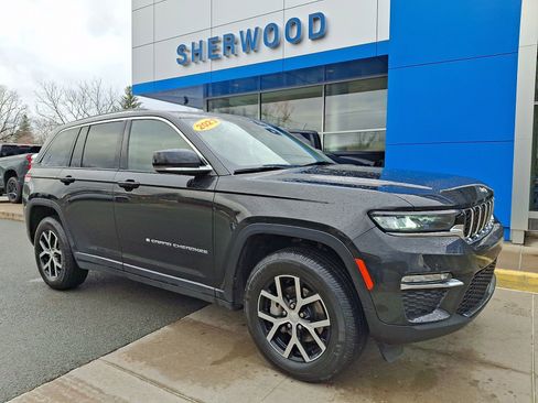 Used 2023 Jeep Grand Cherokee Limited image 1