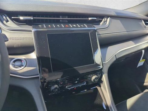 New 2025 Jeep Grand Cherokee Altitude image 10