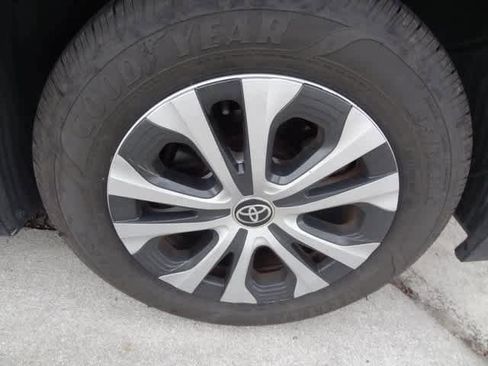 Used 2021 Toyota Corolla LE image 13