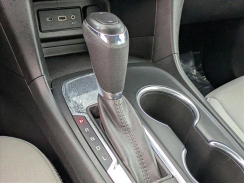 Used 2021 Chevrolet Equinox LS image 12