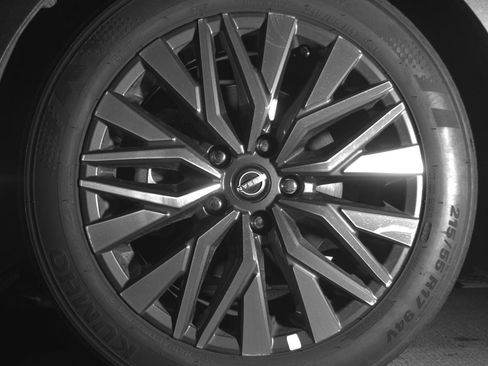 Used 2025 Nissan Altima 2.5 SV FWD image 12