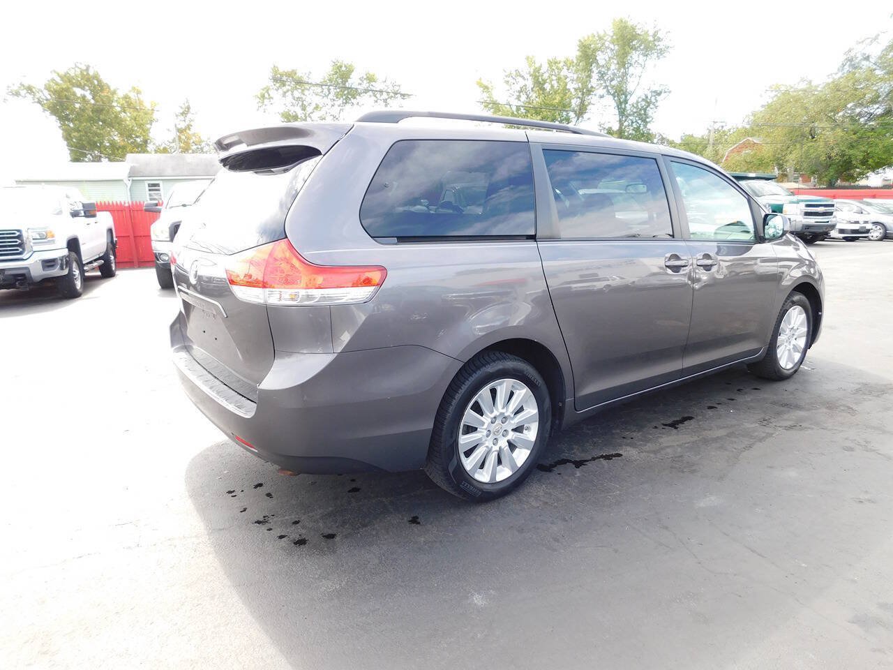 Used 2012 Toyota Sienna LE w/ Towing Pkg AWD/4WD image 12
