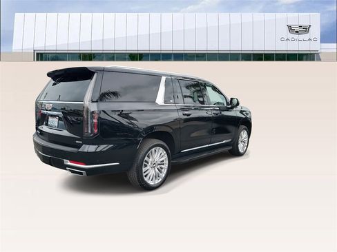Used 2025 Cadillac Escalade ESV Premium Luxury image 8