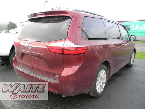 Used 2017 Toyota Sienna XLE w/ XLE Navigation Package AWD/4WD image 2