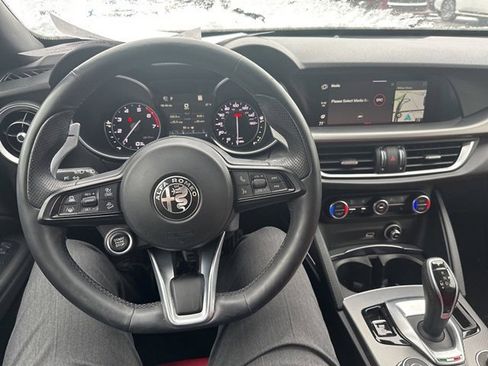 Used 2023 Alfa Romeo Stelvio Veloce image 12