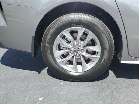 New 2026 Toyota Sienna XLE image 5