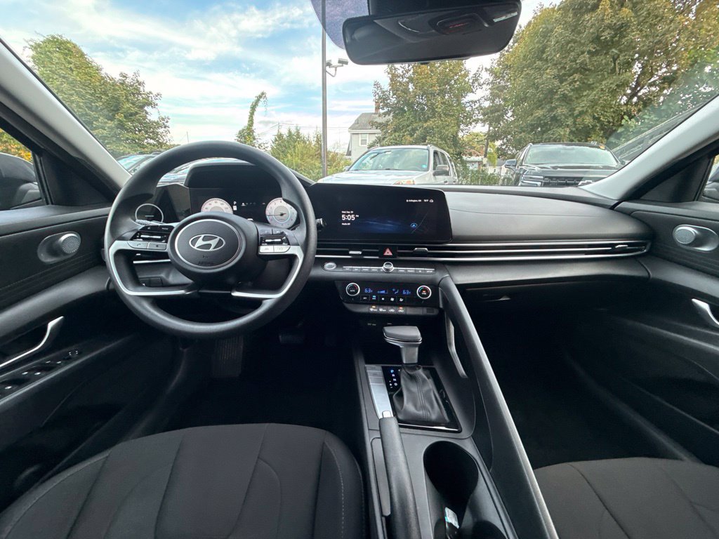 Used 2024 Hyundai Elantra SEL FWD image 25