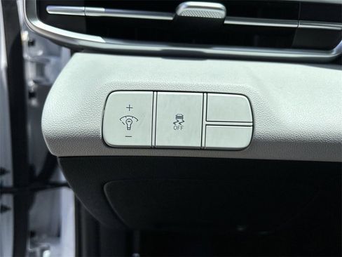 New 2025 Hyundai Elantra Limited image 26