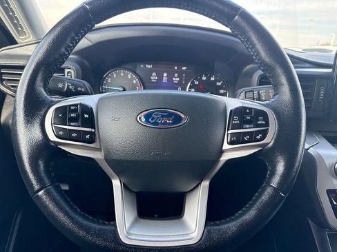 Used 2021 Ford Explorer XLT image 17