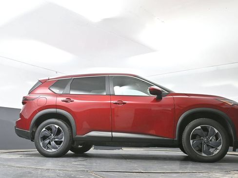 Used 2025 Nissan Rogue SV FWD image 24
