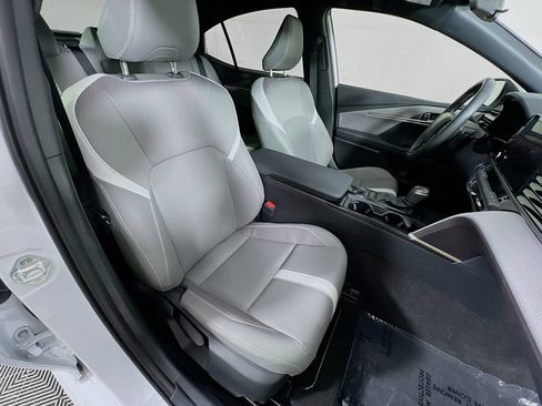Used 2025 Toyota Camry SE AWD/4WD image 27