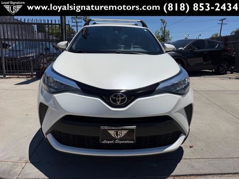 Used 2021 Toyota C-HR XLE FWD image 2