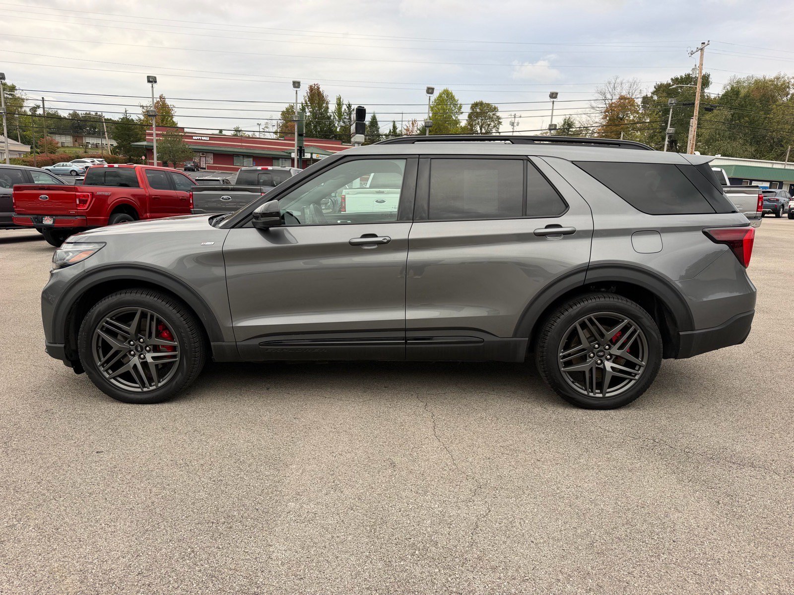 Used 2025 Ford Explorer ST-Line w/ ST-Line Street Pack AWD/4WD image 8