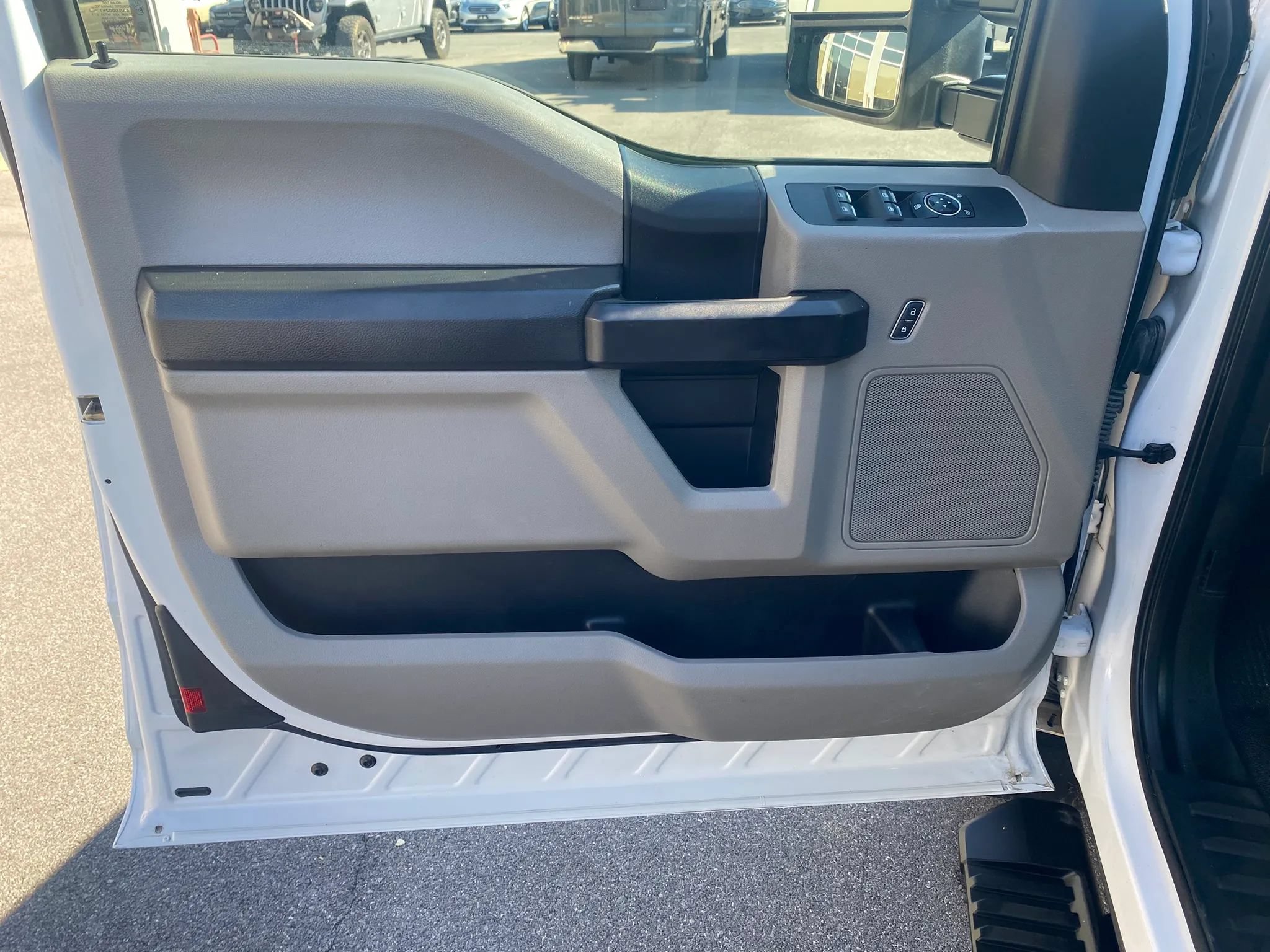 Used 2017 Ford F250 XL w/ Power Equipment Group AWD/4WD image 9