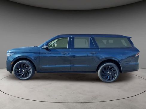 New 2025 Lincoln Navigator L Reserve w/ Jet Appearance Package image 2