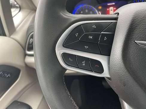 Used 2022 Chrysler Pacifica Touring-L FWD image 23