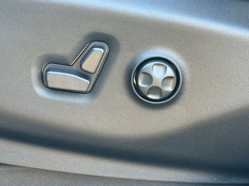 New 2026 Chrysler Pacifica Select AWD/4WD image 10