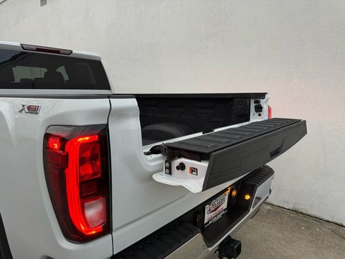 Used 2024 GMC Sierra 2500 SLE w/ SLE Value Package; image 9