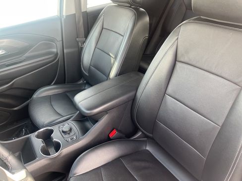 Used 2023 GMC Terrain SLT image 22