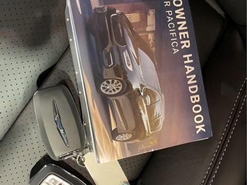 New 2026 Chrysler Pacifica Select AWD/4WD image 19