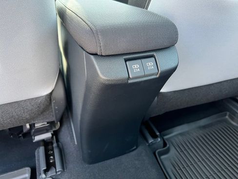 Certified 2022 Toyota Prius LE FWD image 16
