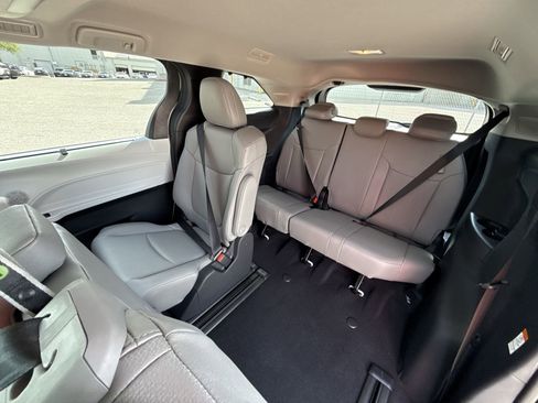 Used 2026 Toyota Sienna XLE image 26