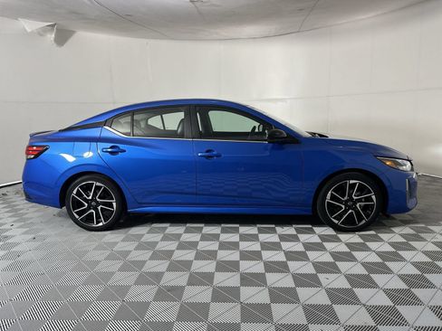 Certified 2025 Nissan Sentra SR w/ SR Premium Package FWD image 9