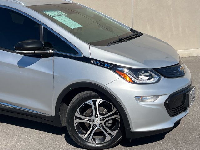 Used 2020 Chevrolet Bolt Premier w/ Infotainment Package FWD image 2