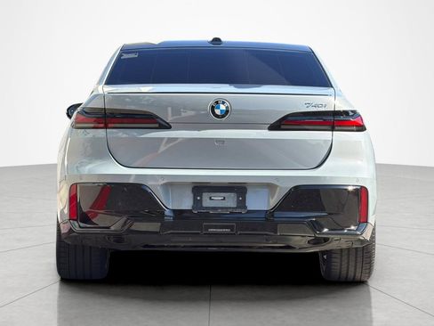 Used 2023 BMW 740i w/ Parking Assistance Package RWD image 4