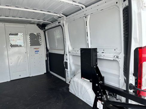 Used 2023 RAM ProMaster 2500 w/ Driver Convenience Group FWD image 21