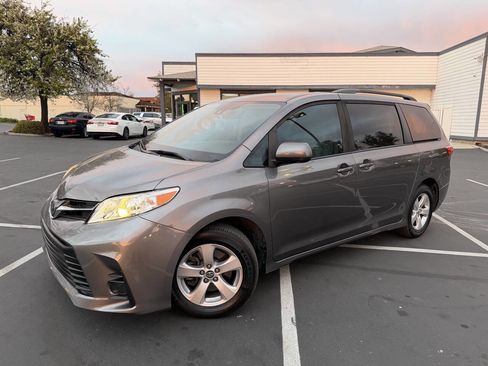 Used 2020 Toyota Sienna LE image 13