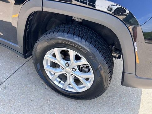 Used 2023 Jeep Grand Cherokee Limited image 6