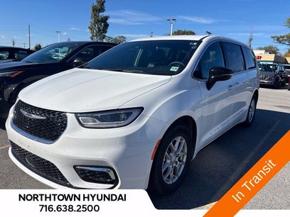 Used 2026 Chrysler Pacifica Select