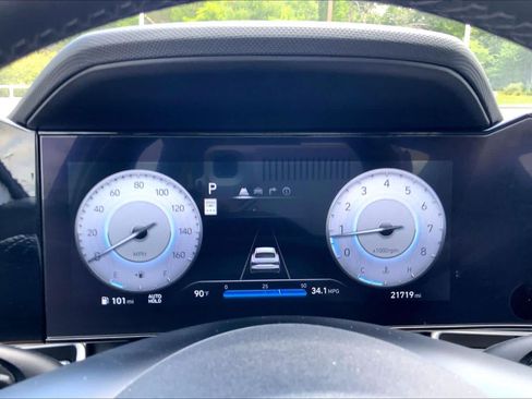 Used 2025 Hyundai Elantra Limited FWD image 25