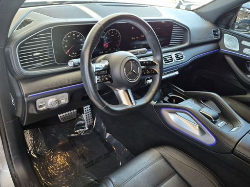 Used 2025 Mercedes-Benz GLS 580 4MATIC image 12